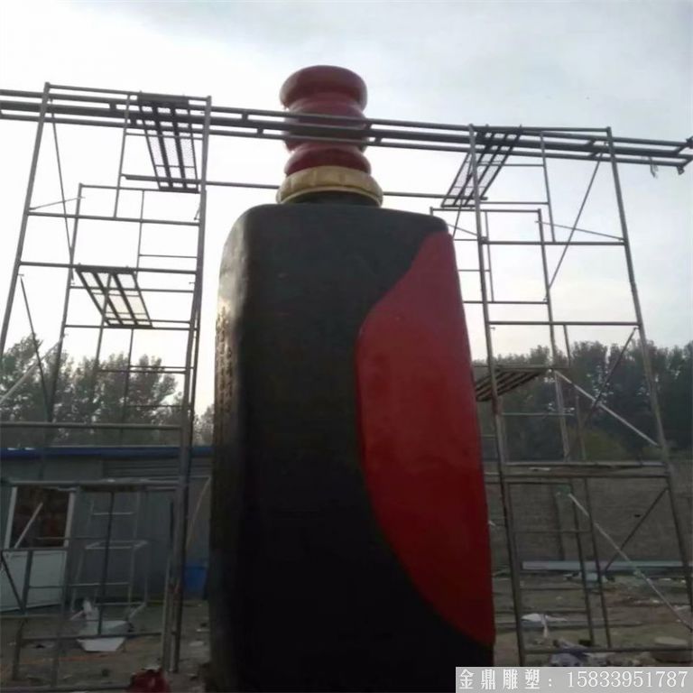 玻璃鋼大型酒瓶雕塑，酒廠仿真酒瓶雕塑定制6