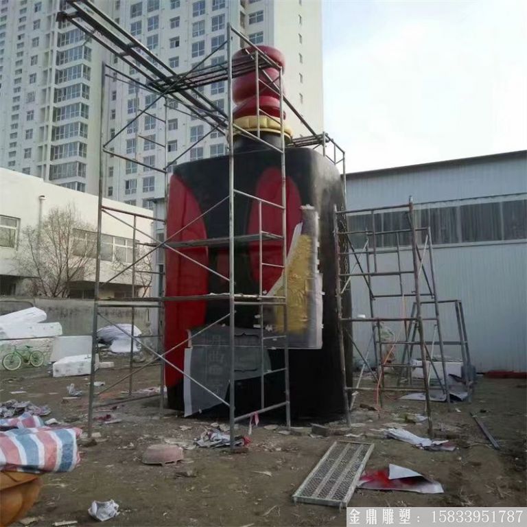 玻璃鋼大型酒瓶雕塑，酒廠仿真酒瓶雕塑定制