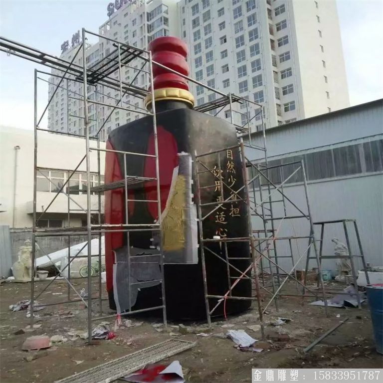玻璃鋼大型酒瓶雕塑，酒廠仿真酒瓶雕塑定制1