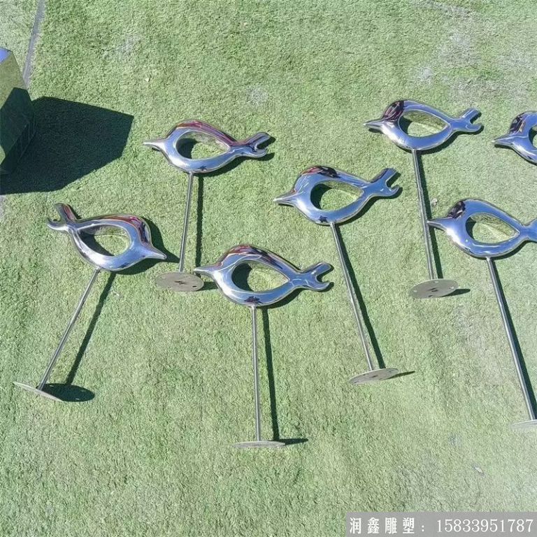 廠家定制不銹鋼鏡面抽象小魚雕塑