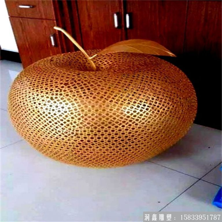 不銹鋼鏤空蘋果雕塑加工廠家