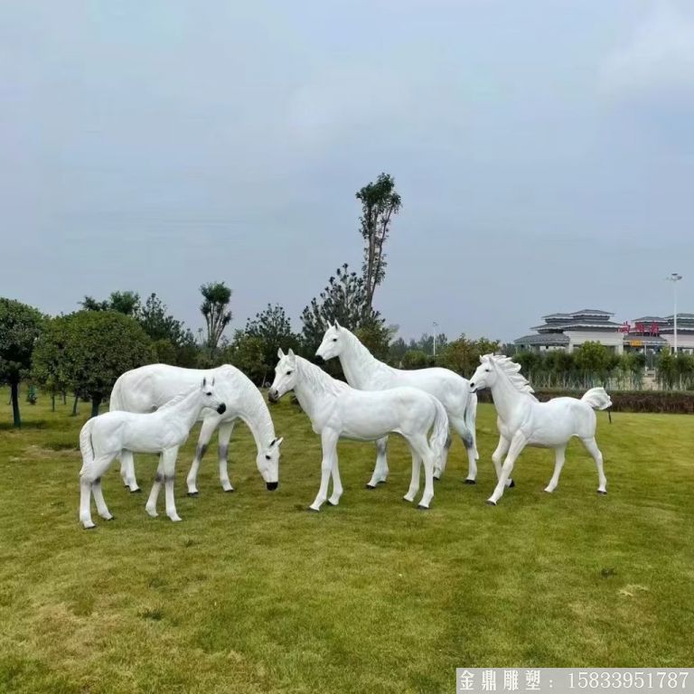 玻璃鋼仿真草坪白馬雕塑 動(dòng)物馬雕塑廠家在哪里